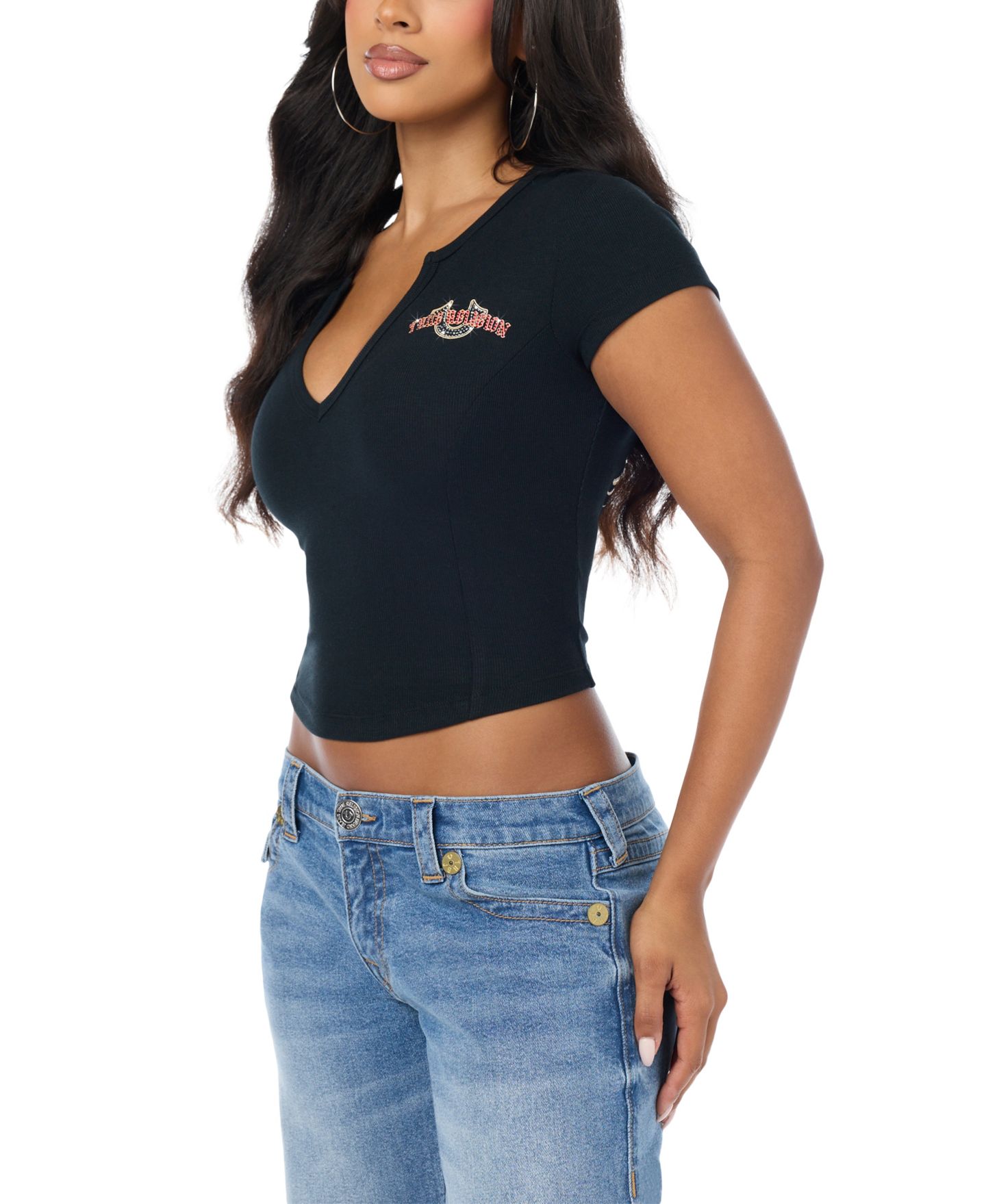 Женская футболка True Religion Graphic Notch-Neck Cropped, цвет: Угольно-чёрный — фото 2