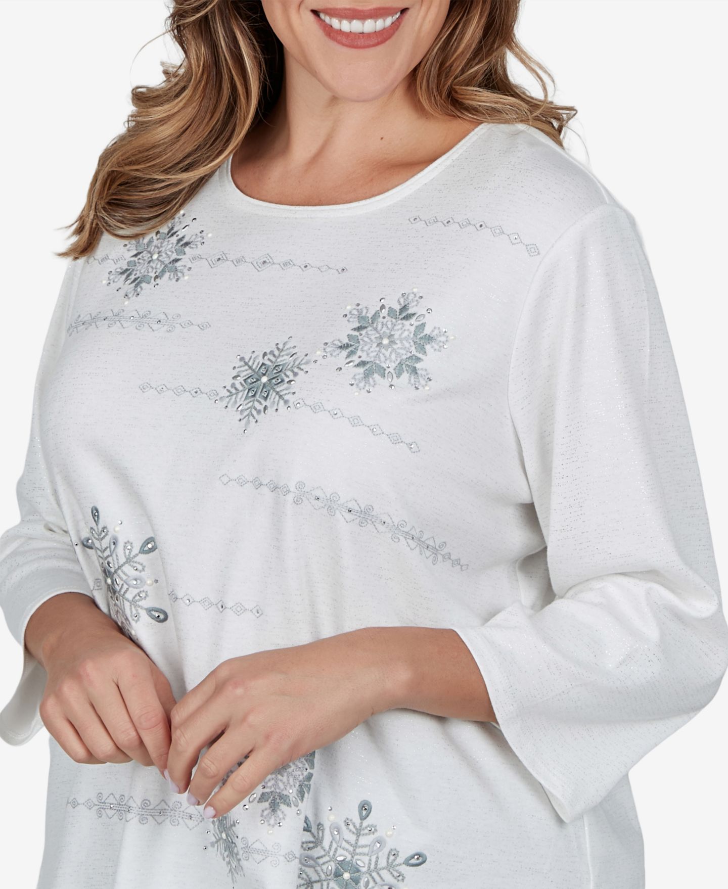 Женская футболка Alfred Dunner Plus Size Snowflake-Print Crewneck 3/4-Sleeve Cotton-Blend, цвет: Слоновая кость — фото 4
