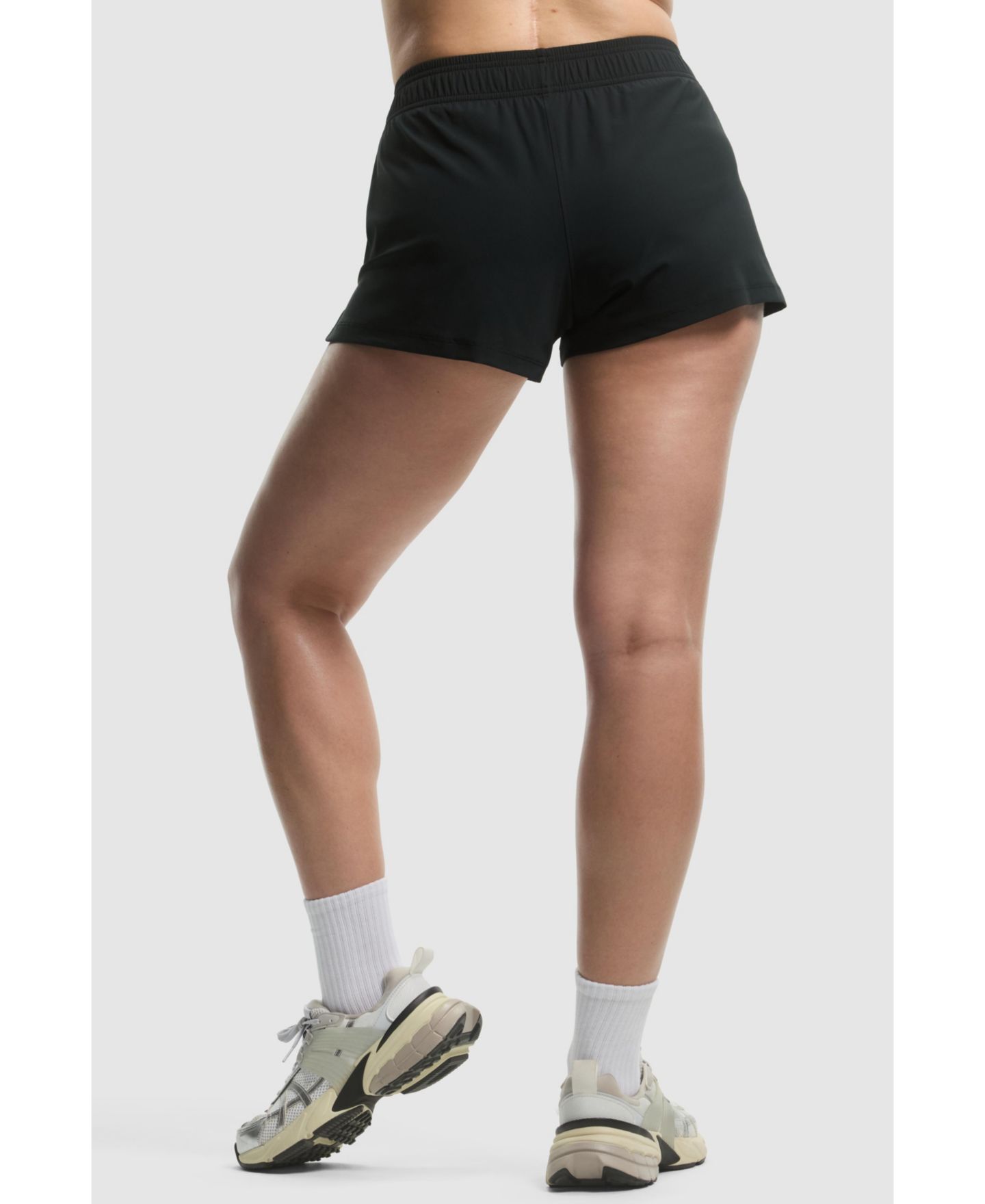 Женские шорты Peloton Everyday Woven Run Short Mid-Rise Running, 3" Inseam, цвет: Чёрный — фото 4