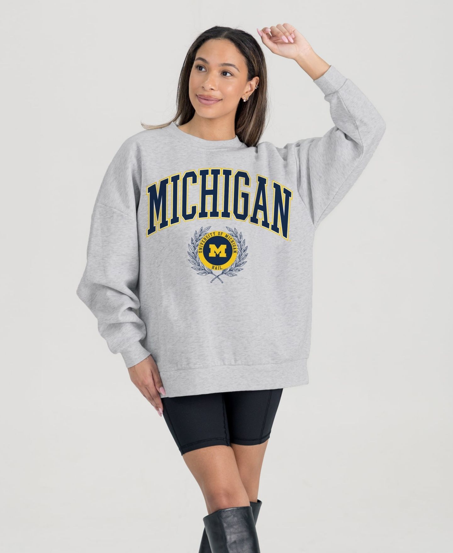 Женская толстовка Gameday Couture Ash Michigan Wolverines Oversized Tradition Refined Premium Fleece — фото 2