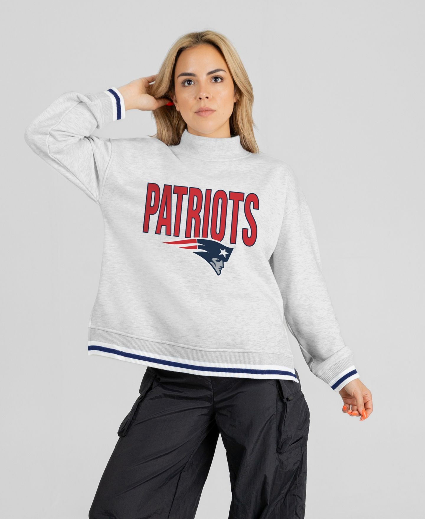 Женская толстовка Gameday Couture Ash New England Patriots Rally Point Contrast Stripe Mock Neck — фото 5