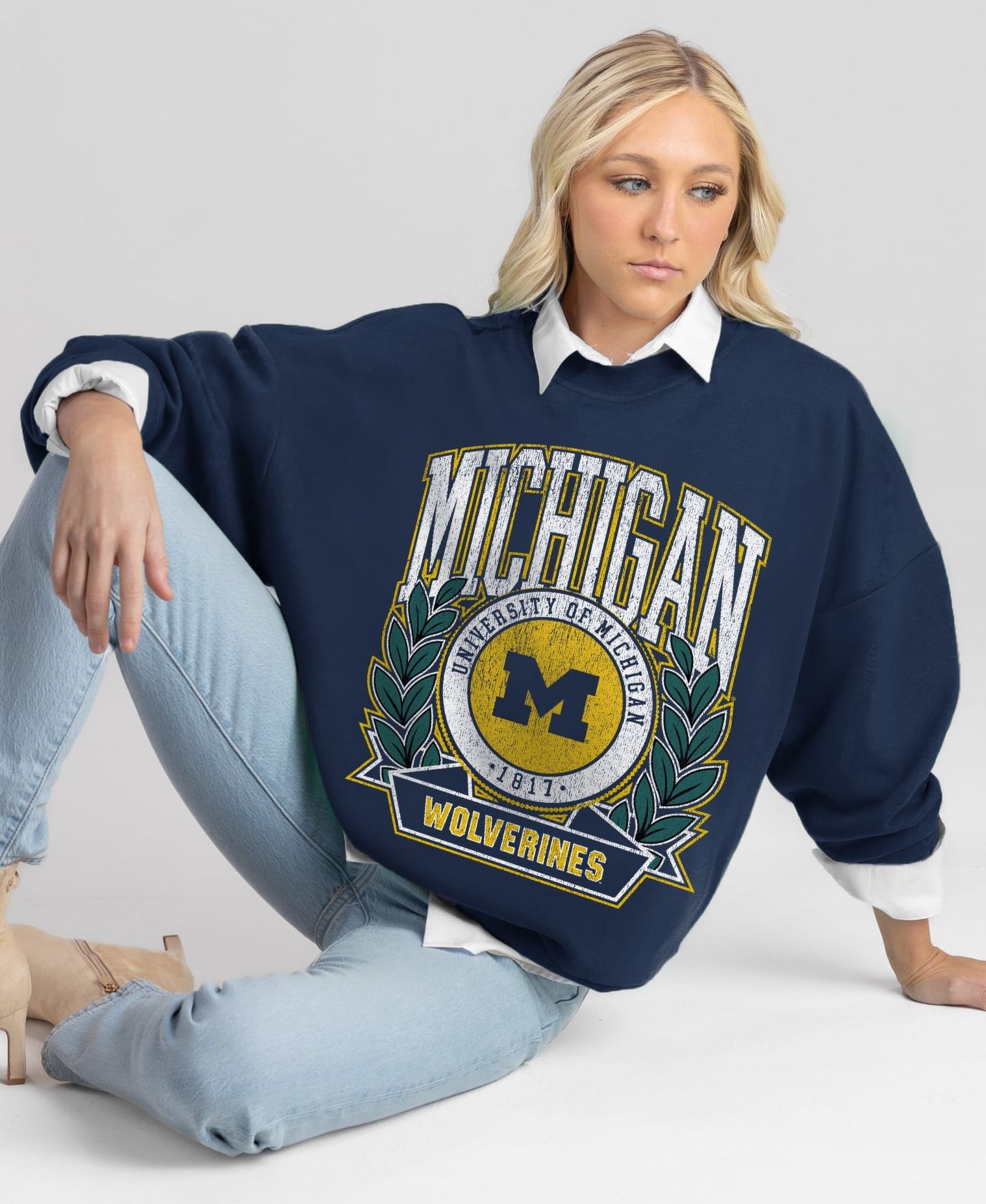 Женская толстовка Gameday Couture Navy Michigan Wolverines Classic Archives Oversized Premium Fleece — фото 4