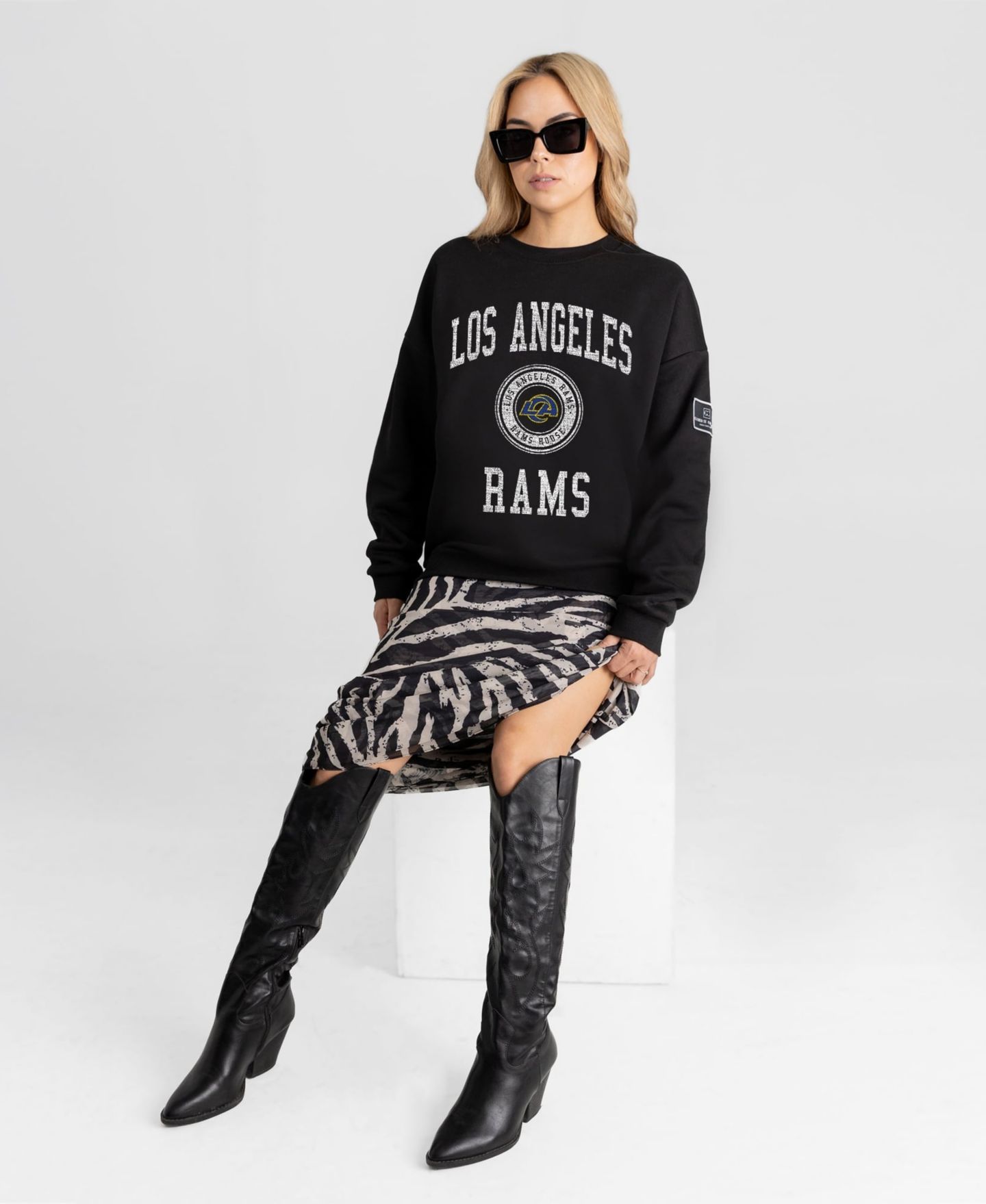 Женская толстовка Gameday Couture Black Los Angeles Rams Fierce Flow Black Label Premium Drop Shoulder — фото 4