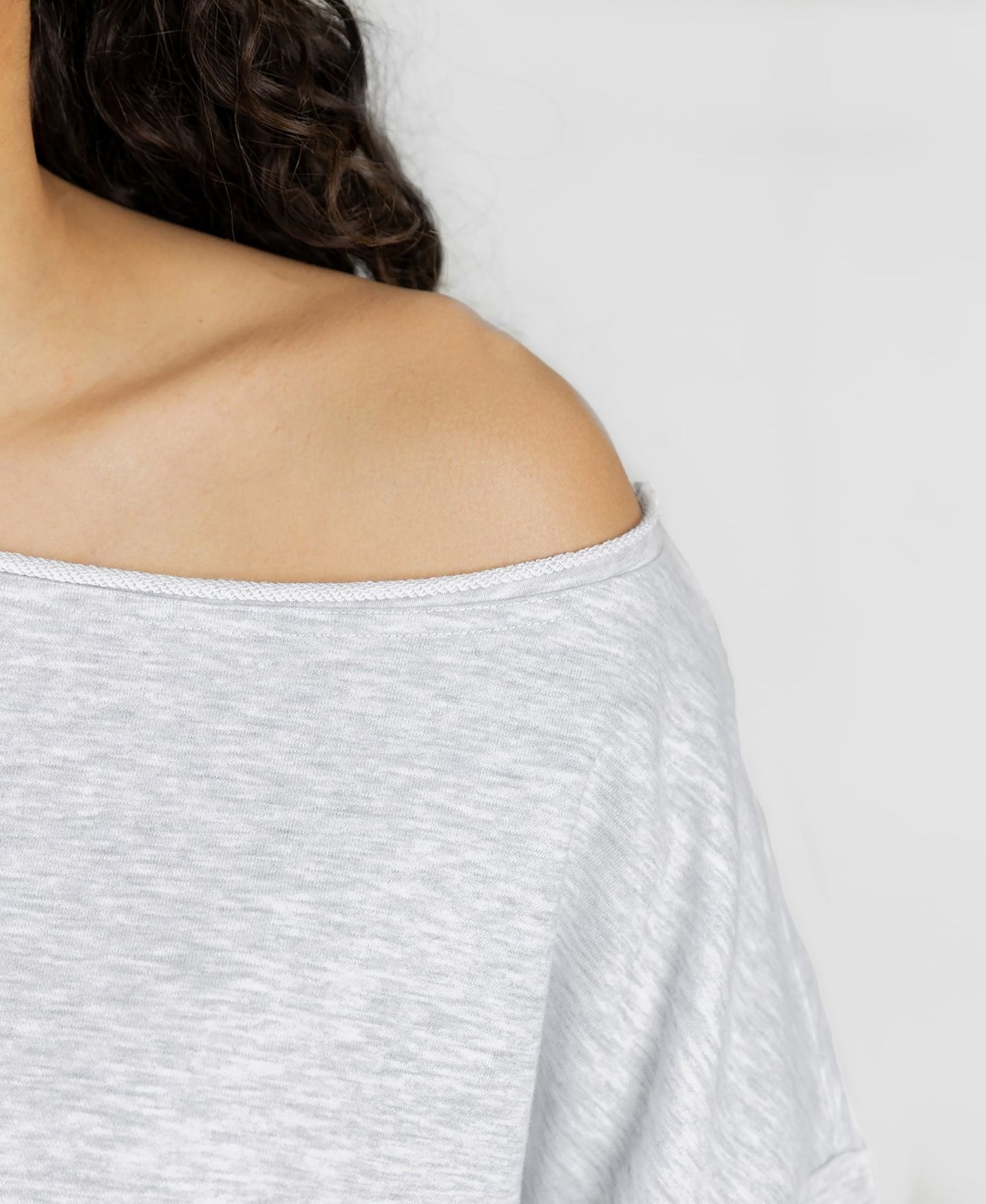 Женская толстовка Gameday Couture Ash UConn Huskies Offsides Energy Off-Shoulder — фото 6