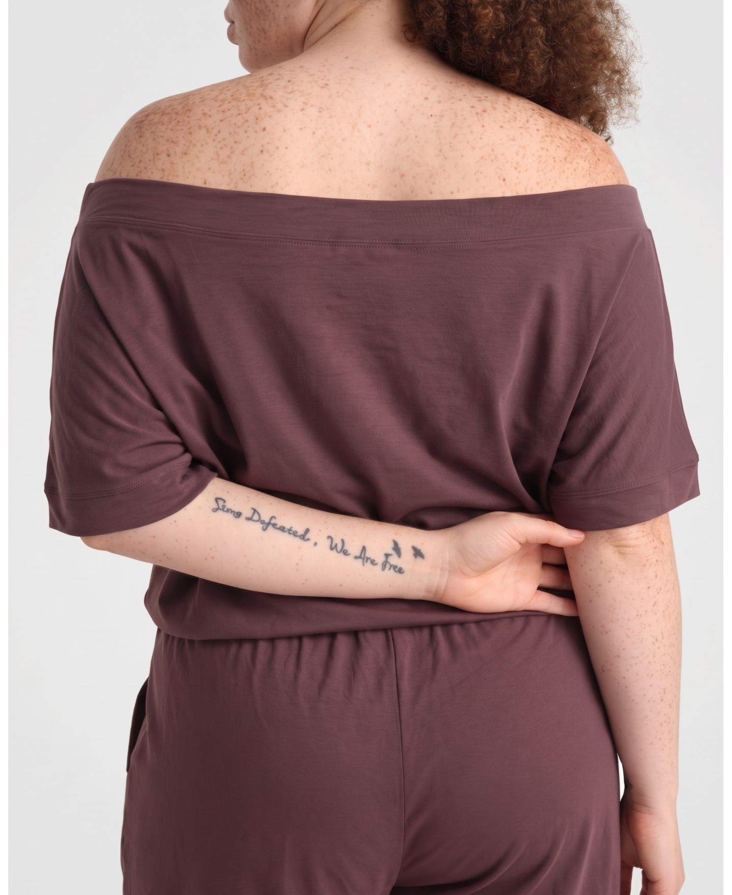 Женский топ Universal Standard Plus Size Dolci Off-the-Shoulder Relaxed-Fit Short-Sleeve, цвет: Cassis — фото 2