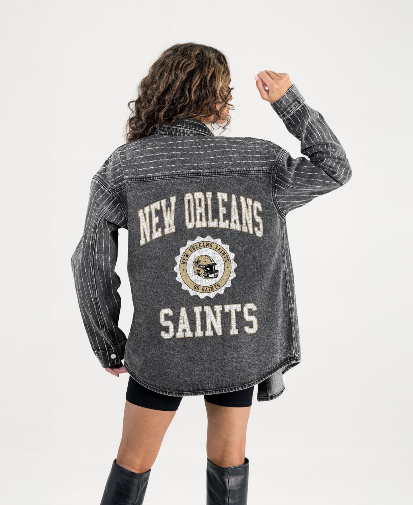 Женская рубашка Gameday Couture Black New Orleans Saints Oversized Style's the Limit Micro-Rhinestone Stripe Washed Denim Button Up Overshirt — фото 2