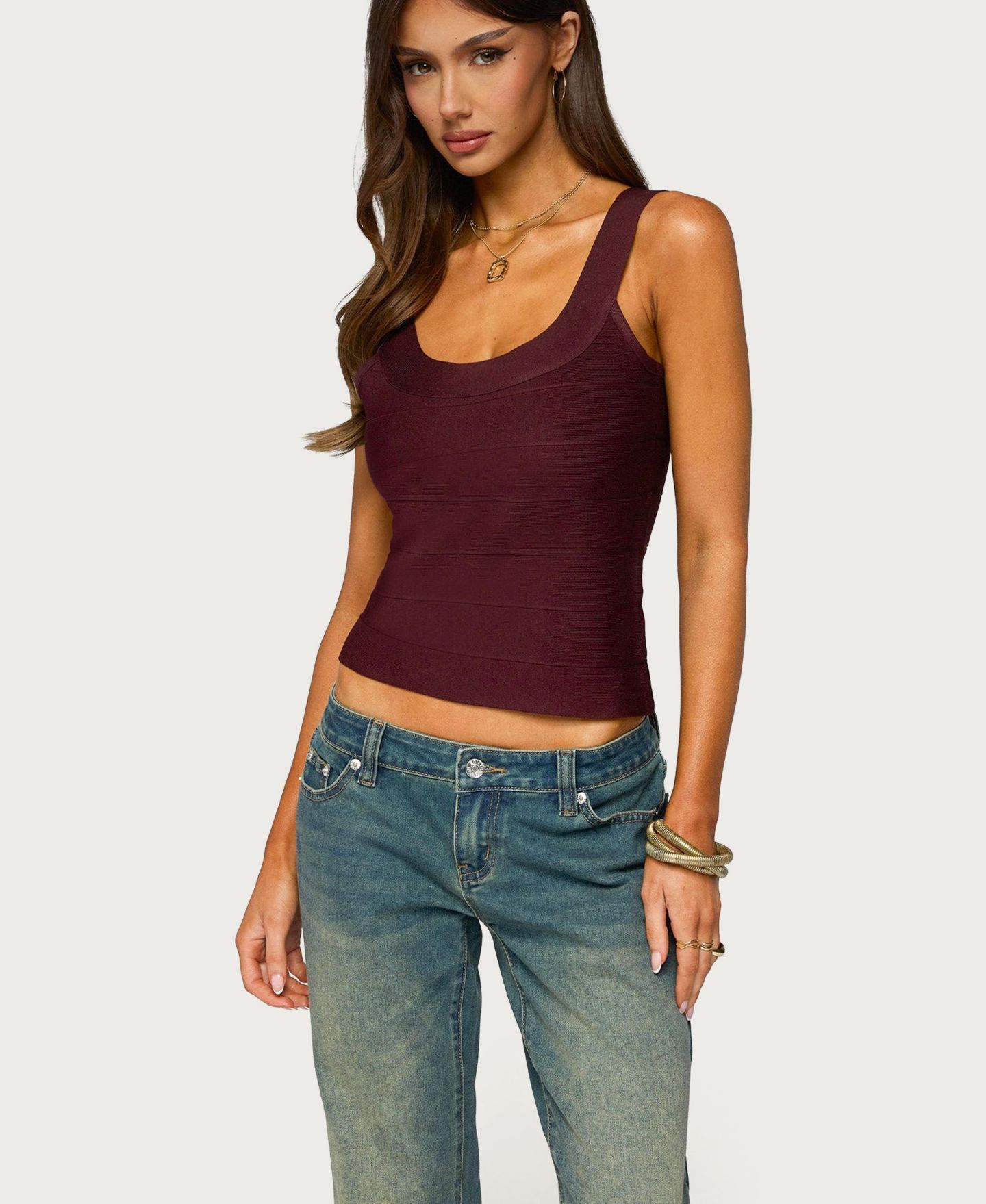 Женский топ Edikted Akina Bandage-Knit Scoop Neck Open-Back, цвет: Бордовый — фото 5
