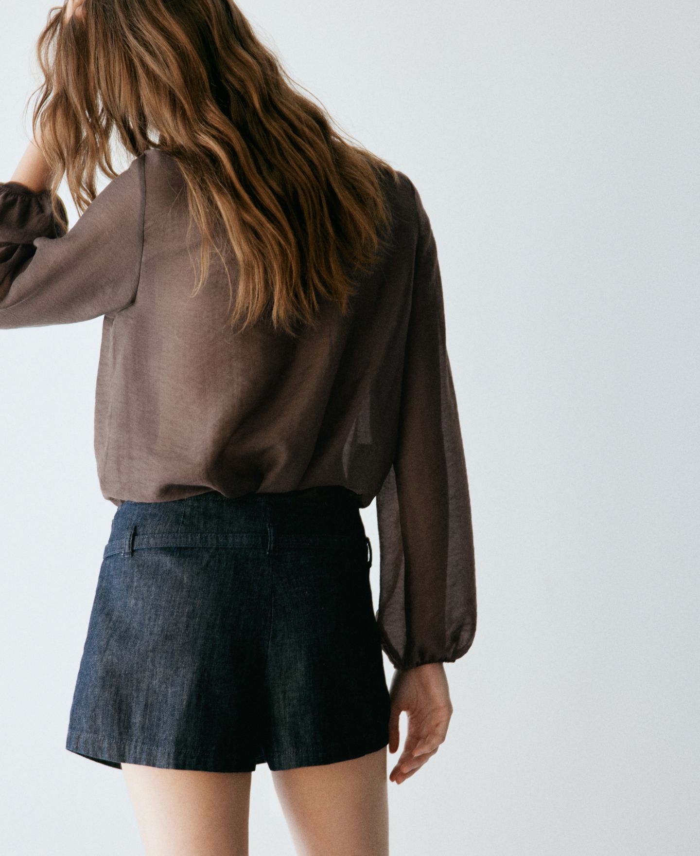 Женская блузка Mango V-Neck Long-Sleeve Ruffled, цвет: Коричневый — фото 4