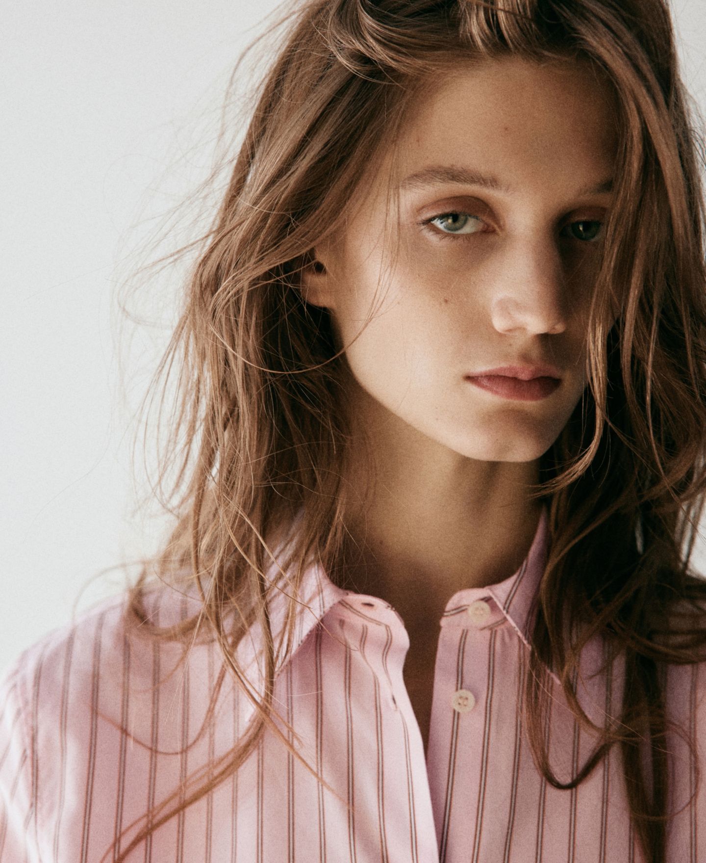 Женская рубашка Mango Collared Long-Sleeve Striped, цвет: Розовый — фото 4