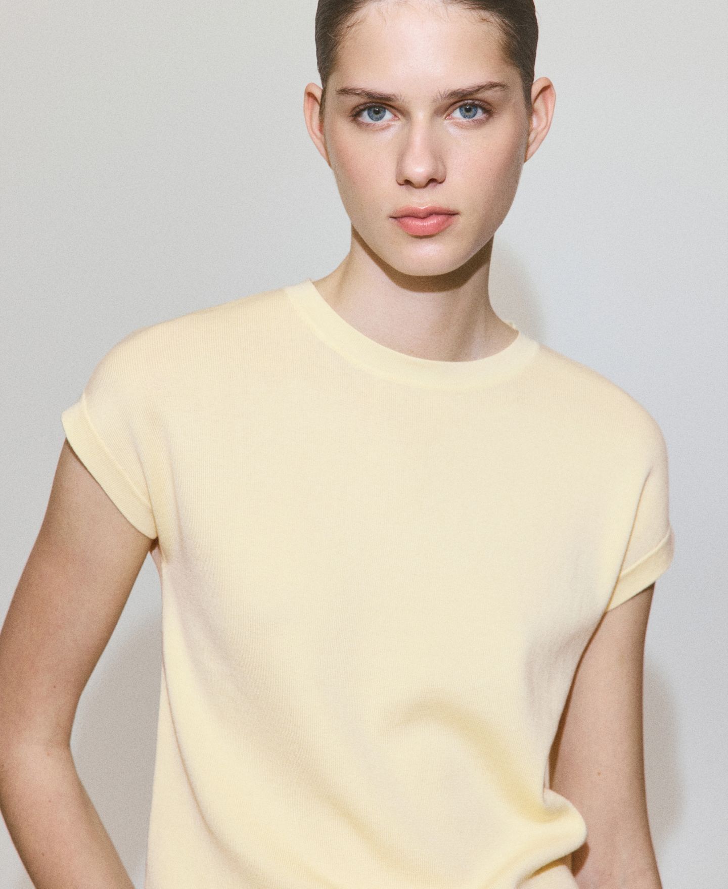 Женская футболка Mango New Now Crewneck Fine Knit, цвет: Пастельный жёлтый — фото 3