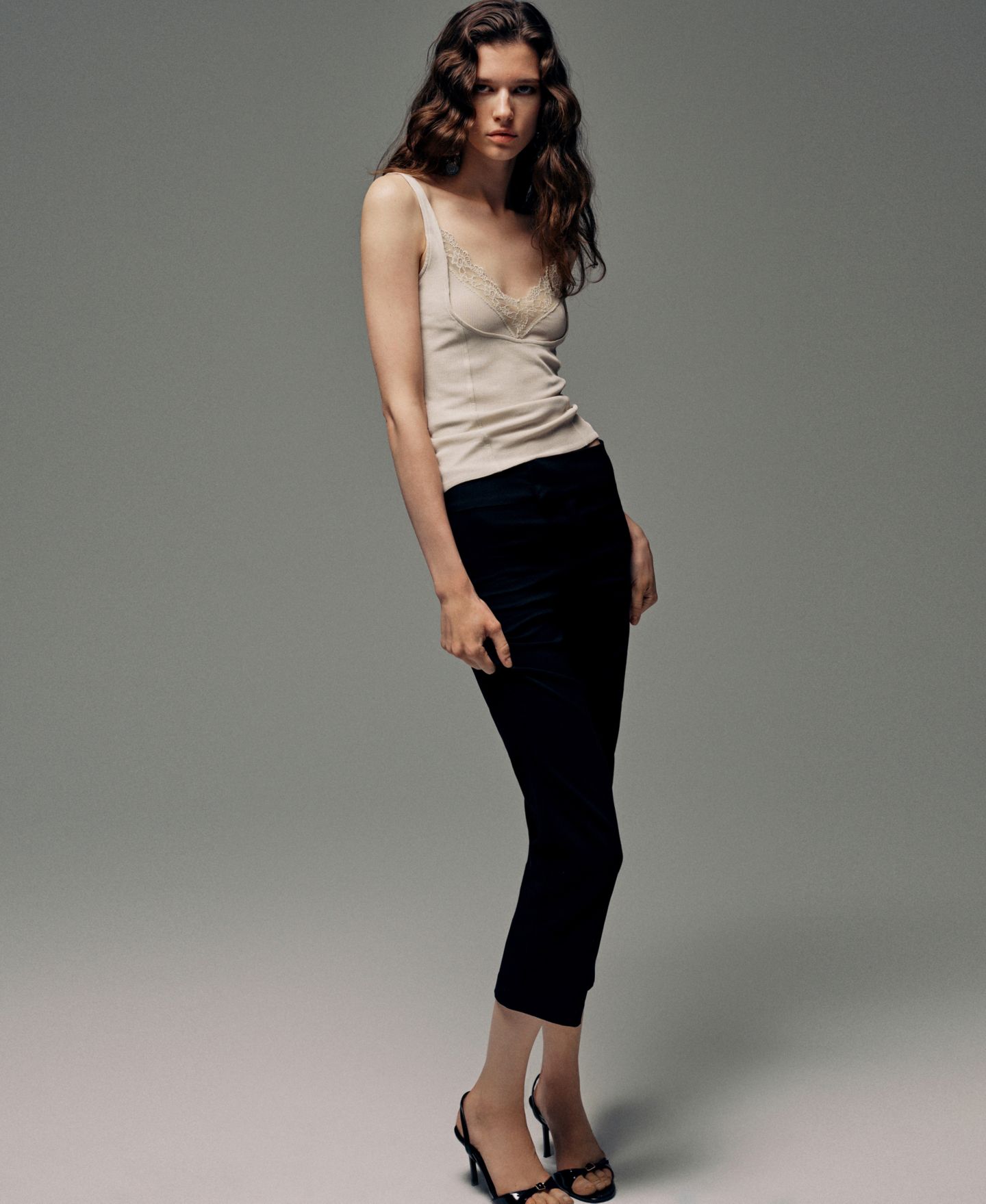 Женский топ Mango Lace Ribbed V-Neck, цвет: Бежевый — фото 2