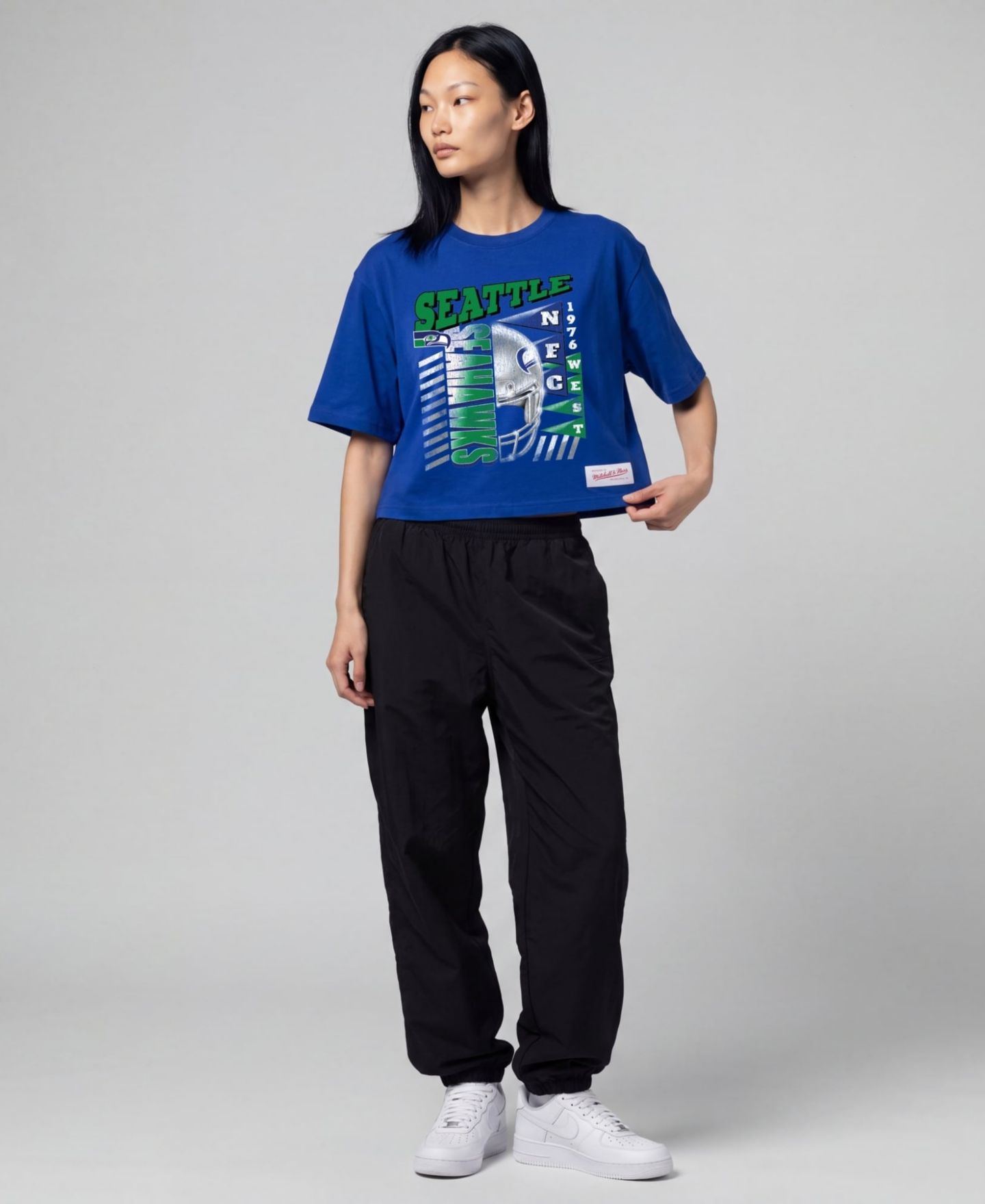 Женская футболка Mitchell & Ness Royal Seattle Seahawks Street Graphic Boxy Cropped — фото 1