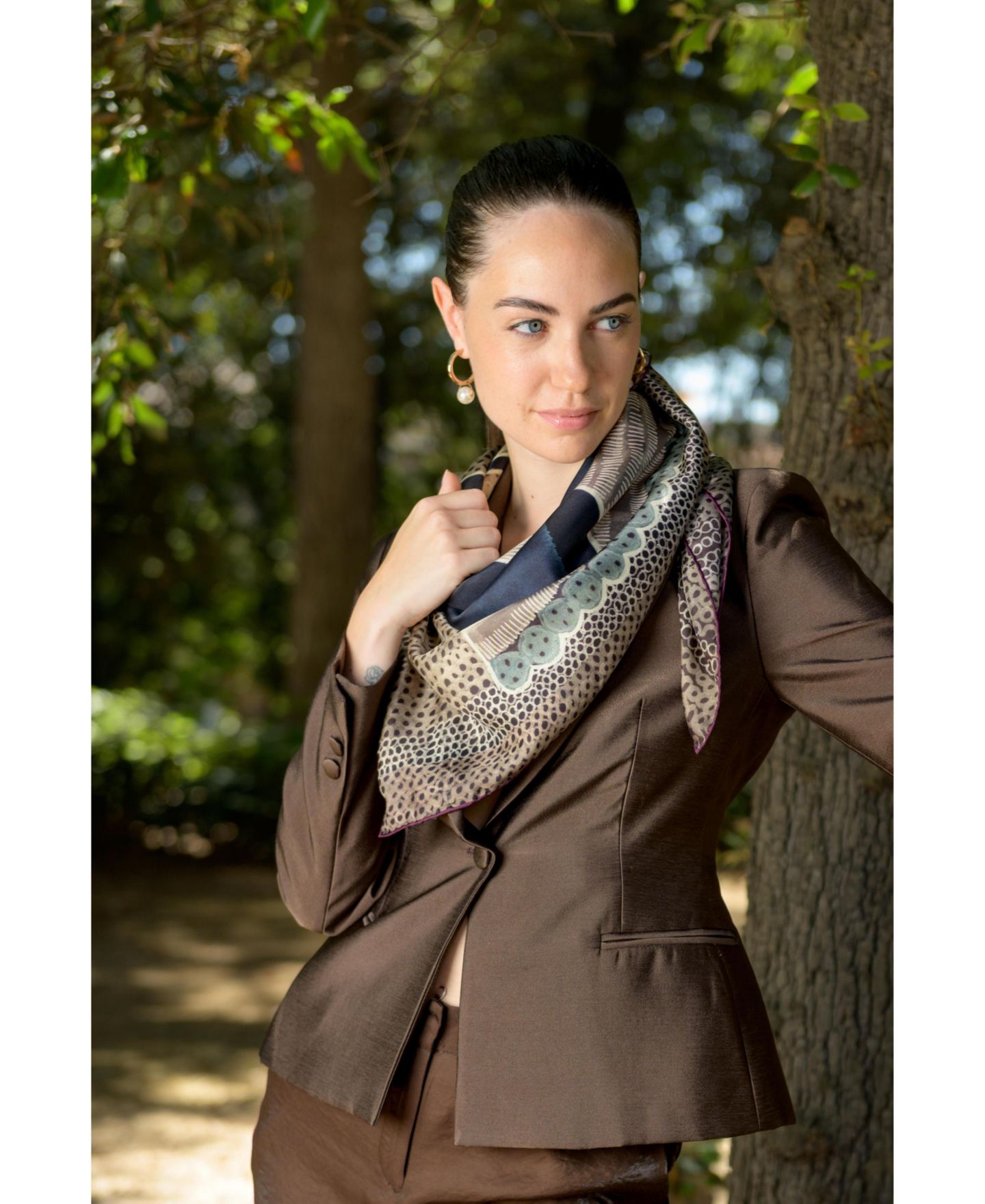 Женский шарф Elizabetta Calinda Silk Twill Square Hand-Rolled Hems, цвет: Коричневый — фото 5