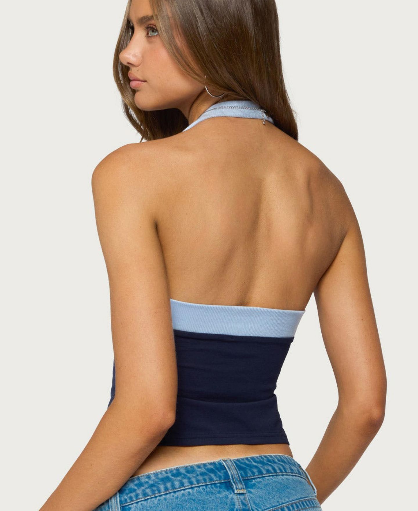 Женский топ Edikted Tanna Colorblock Halter Crop, цвет: Тёмно-синий — фото 3