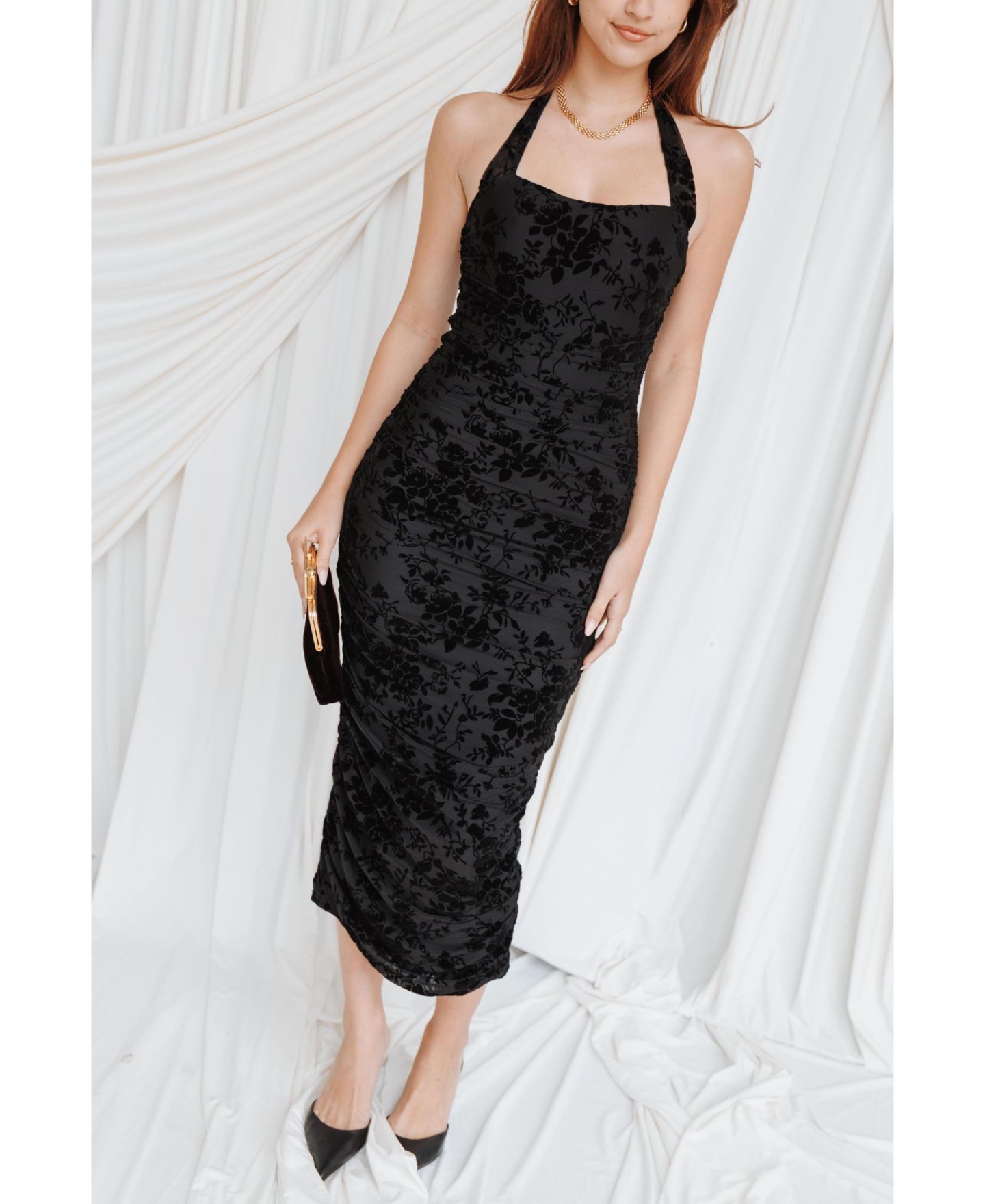 Женское платье Petal and Pup Izzie Halter Midi Floral, цвет: Чёрный бархатный с принтом — фото 6