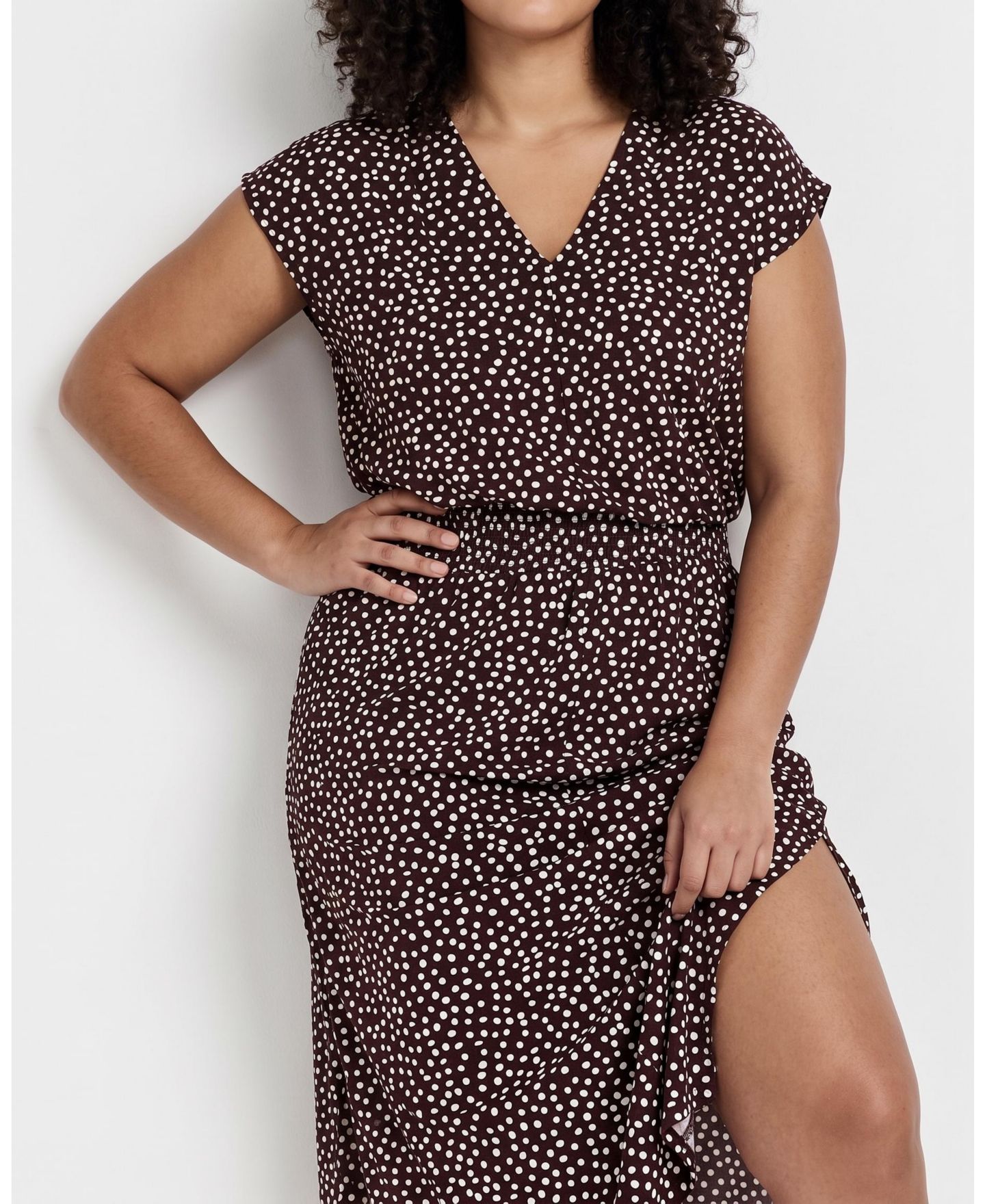 Женское платье Universal Standard Plus Size Tish Divine V-Neck Short-Sleeve Polka Dot Midi, цвет: Коричневый / Белый с принтом — фото 7