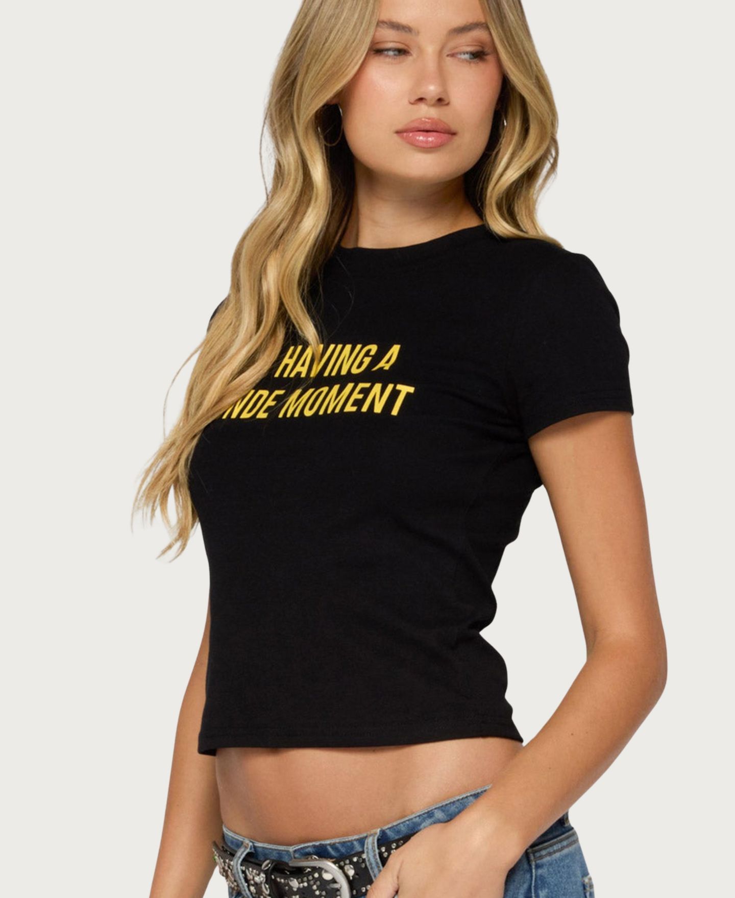 Женская футболка Edikted Blonde Moment, цвет: Чёрный — фото 5