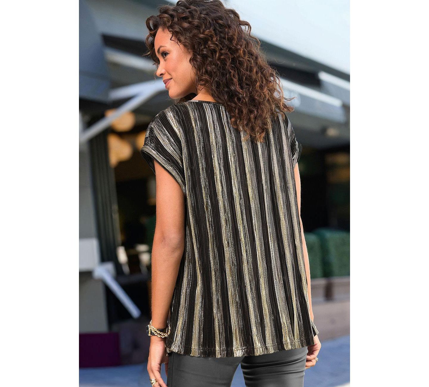 Женский топ Lascana Metallic Pleated Dolman-Sleeve Crewneck, цвет: Чёрный / Золотой — фото 4