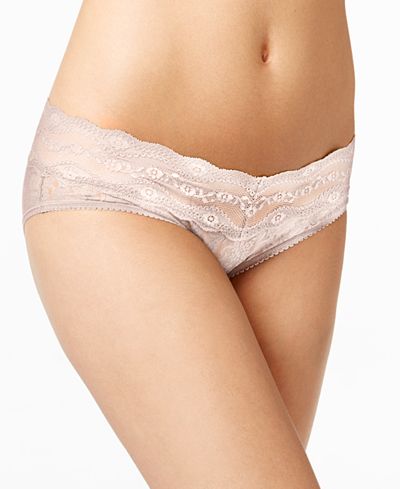 b.tempt'd by Wacoal Lace Kiss Hipster 978282