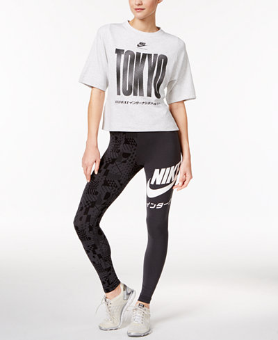 Nike International Cropped Top & Printed Leggings