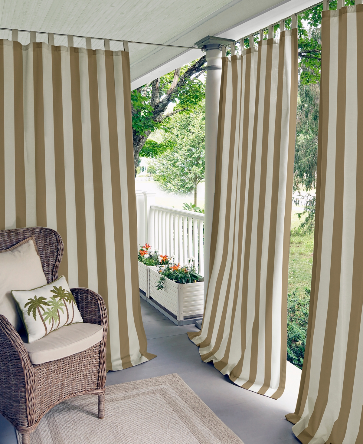 Highland Stripe Indoor/Outdoor 50" x 108" Panel - Gray