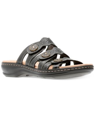 clarks women's flip flop sandals