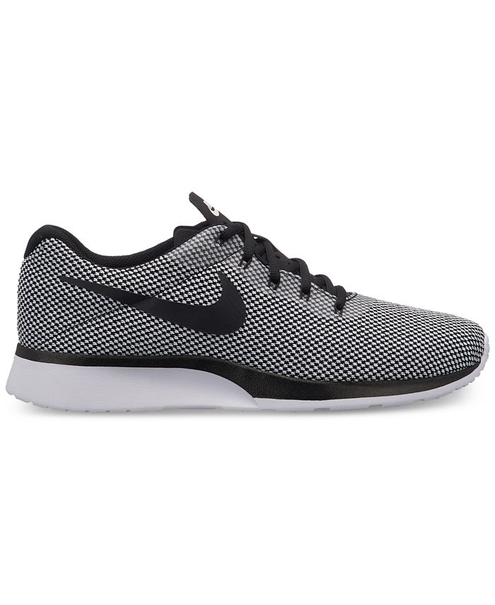 nike men's tanjun stores