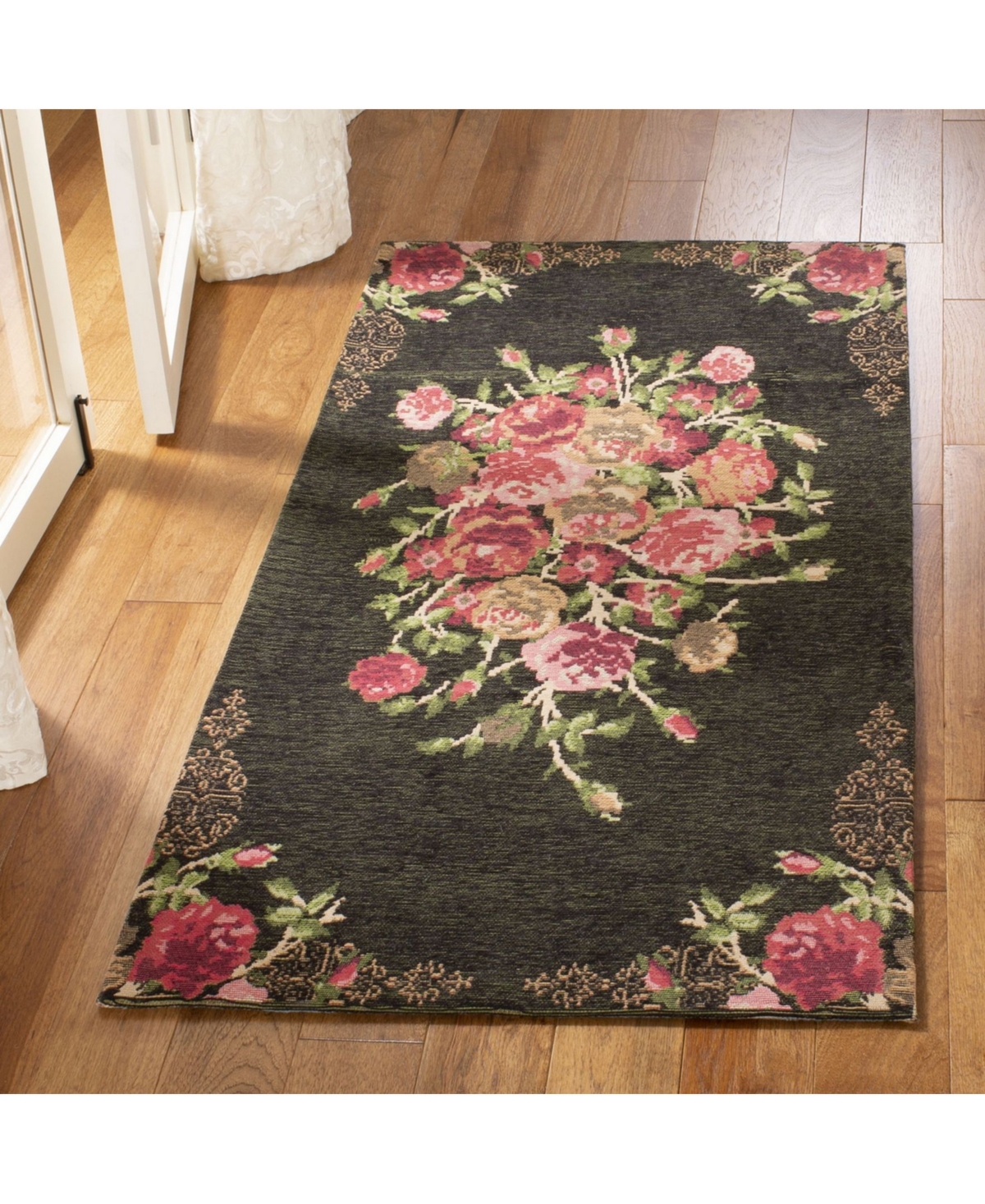 Safavieh Classic Vintage Clv115 Black And Red 5' X 8' Area Rug