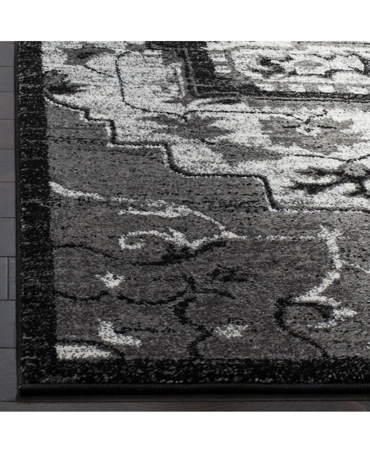 Safavieh Vintage Hamadan VTH221 Light Gray and Gray 5'3" x 7'6" Area Rug