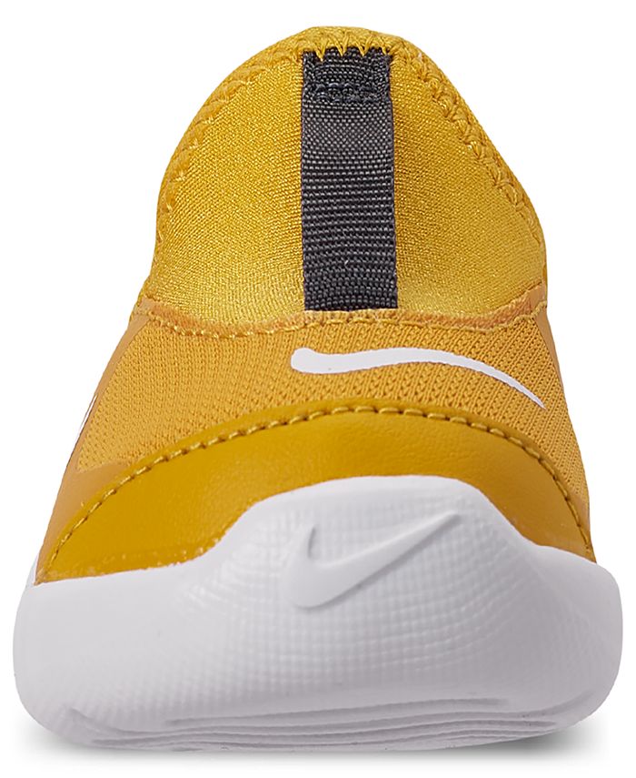 nike kids lil swoosh