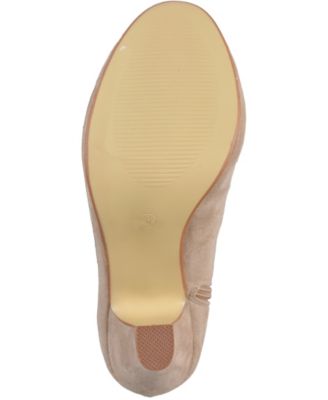 Women's Piper Cagey Upper Round Toe Dress Shooties