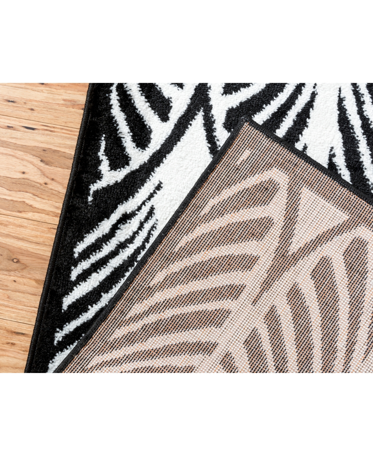 Bayshore Home Politan Pol6Area Rug - Black
