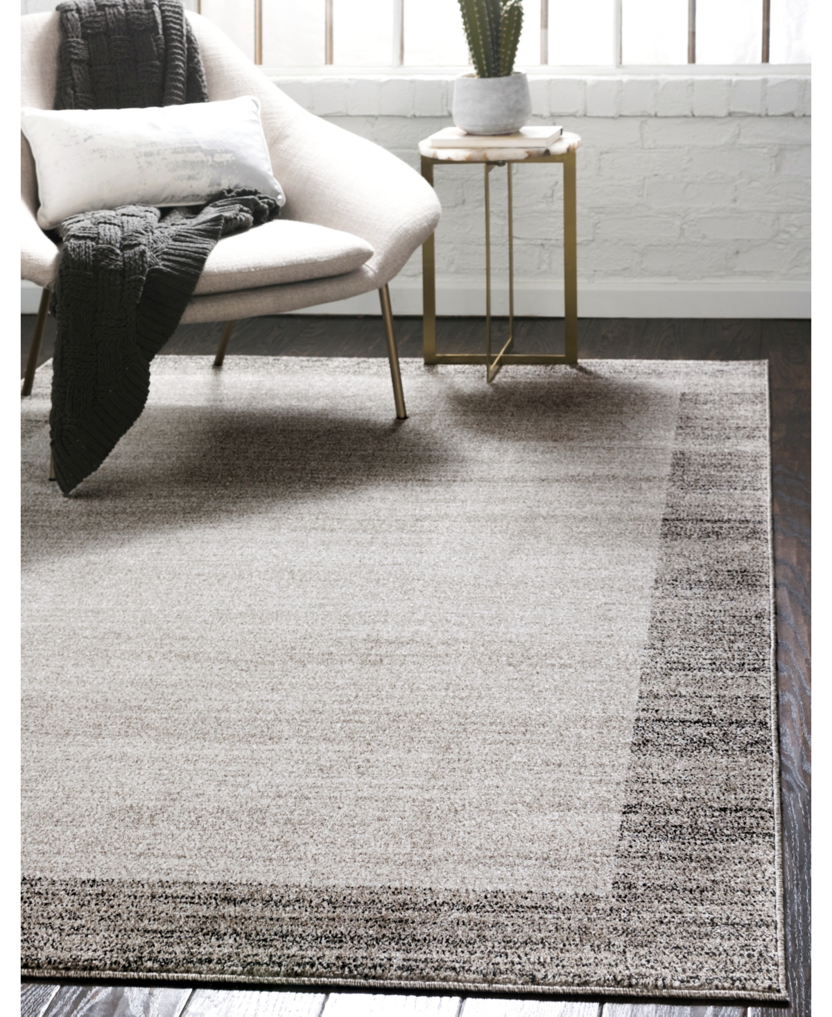 Bayshore Home Lyon Lyo4 5' x 8' Area Rug