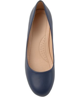 Women's Saar Round Toe Kitten Heel Pumps