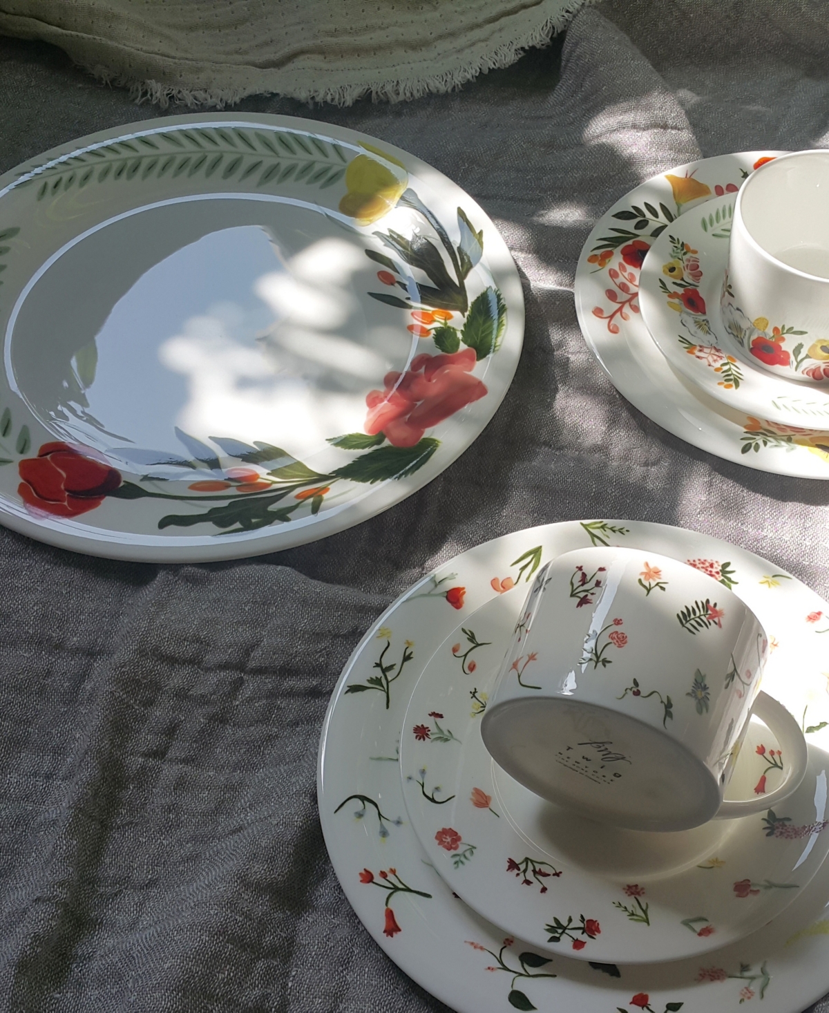 Twig New York Language of Flowers Dinner Plate