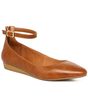 Size 8.5 Medium American Rag Women's Jolie Flats, Cognac