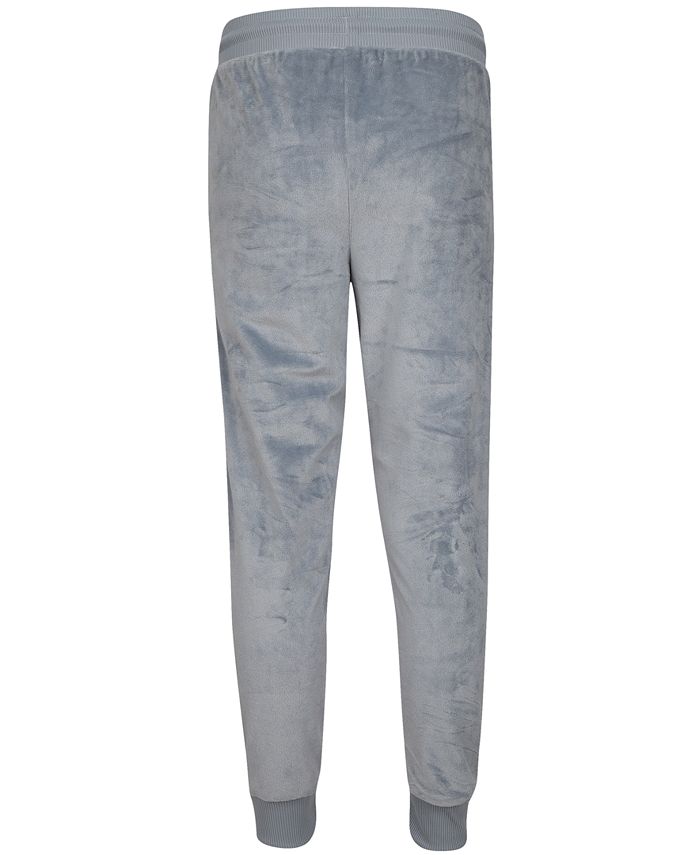jogger pants with converse shoes