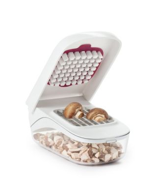 Vegetable Chopper with Easy-Pour Opening