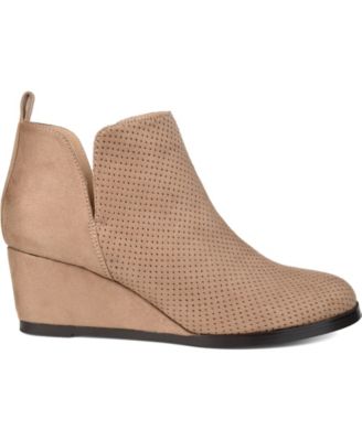 Journee Womens Mylee Medium and Wide Width Pull On Wedge Booties
