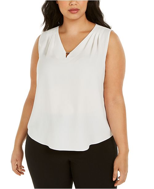Plus Size V-neck Sleeveless Front Detail Top