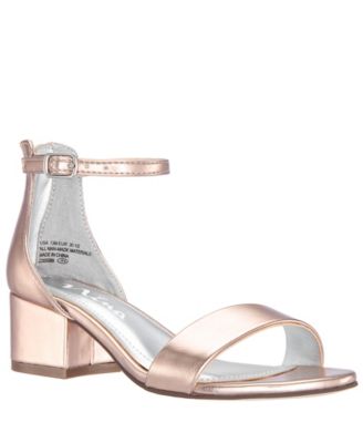 nina hidi sandal