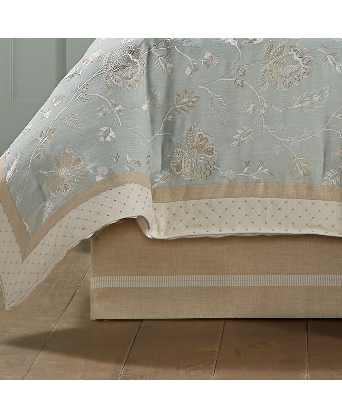 J Queen New York Garden View 4-pc. Comforter Set, Queen In Spa