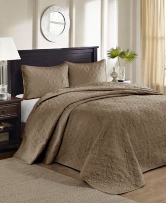 Quebec Quilted Bedspread Sets