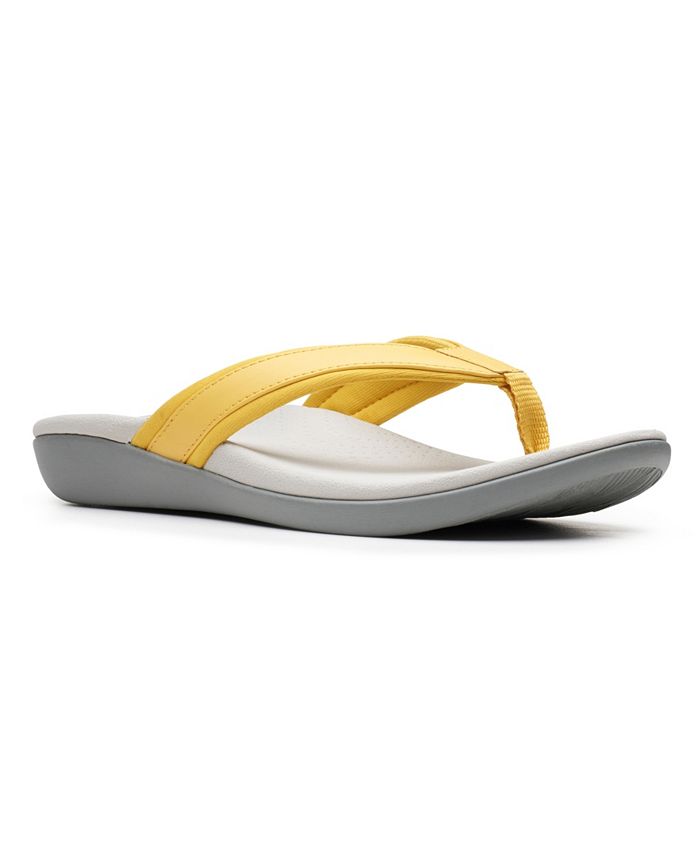 Macys clarks flip flops shop