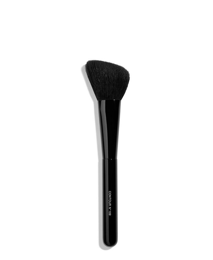LES PINCEAUX DE CHANEL Foundation Brush N°100 by CHANEL at ORCHARD