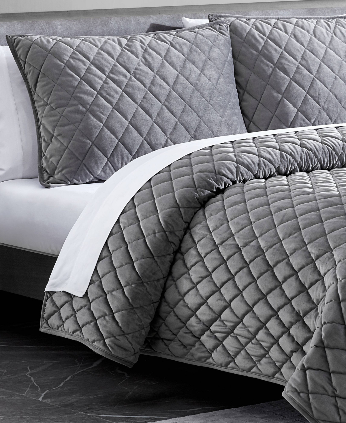 Vera Wang Diamond Velvet 3 Piece Quilt Set
