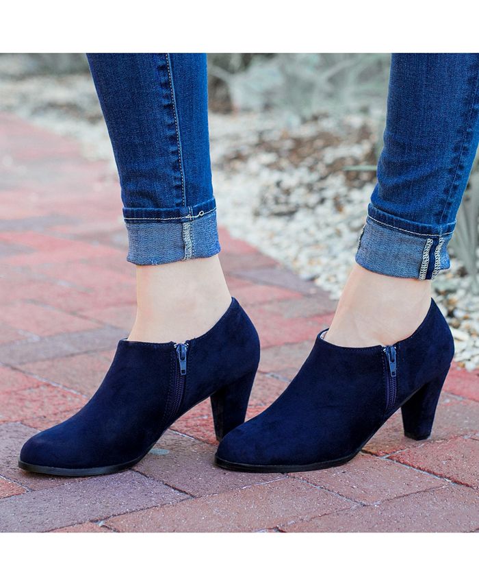journee collection womens sanzi booties stacked heel