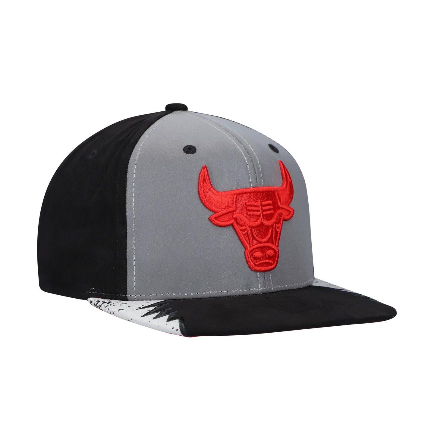 Мужская кепка Mitchell & Ness Silver and Gray Chicago Bulls Day 5 Snapback Hat — фото 2
