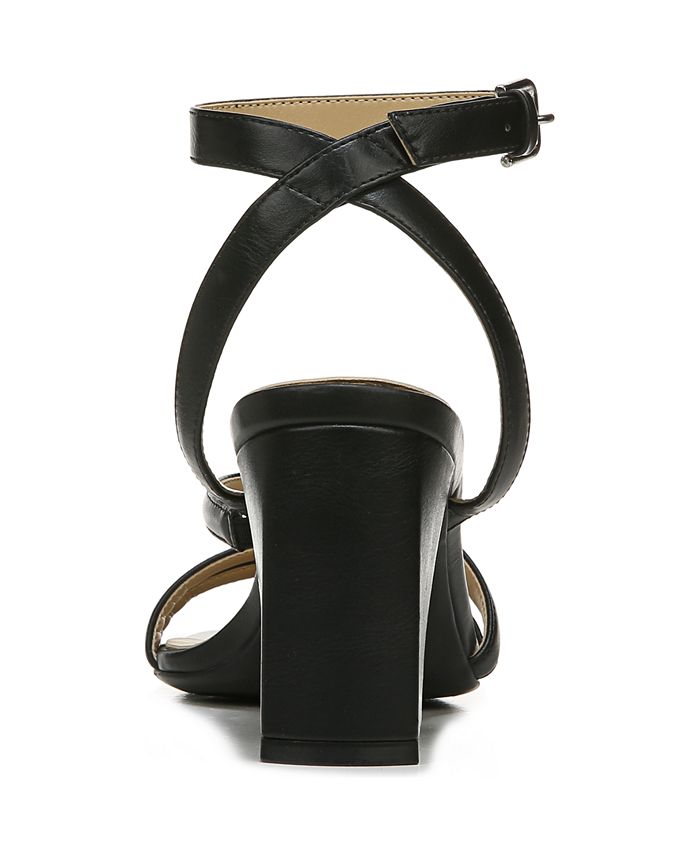 naturalizer rizzo sandals