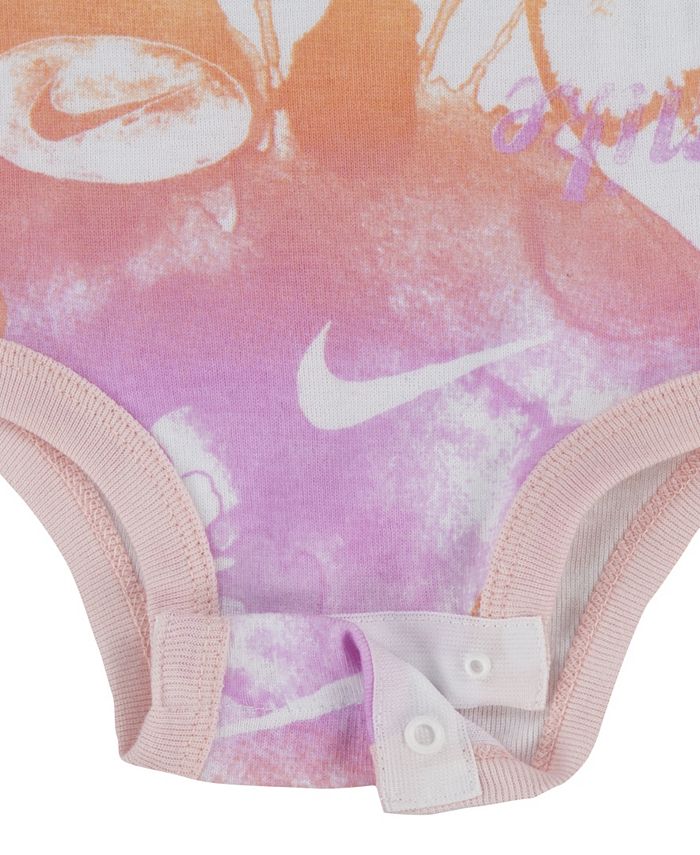 Nike Baby Girls Capsule Connect Gift Box Bodysuit, Bib and Hat, 3 Piece